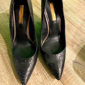 Bcbg black wedge with copper accents